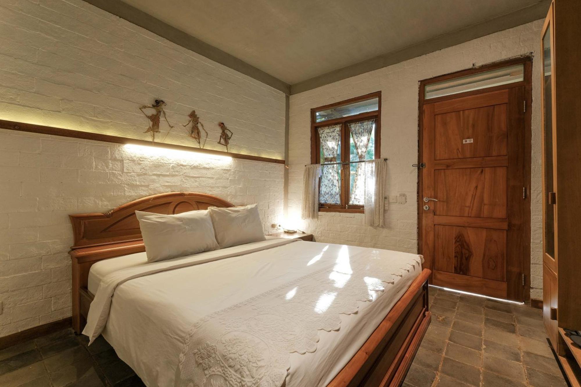Djajanti House Bed & Breakfast Semarang Exterior photo